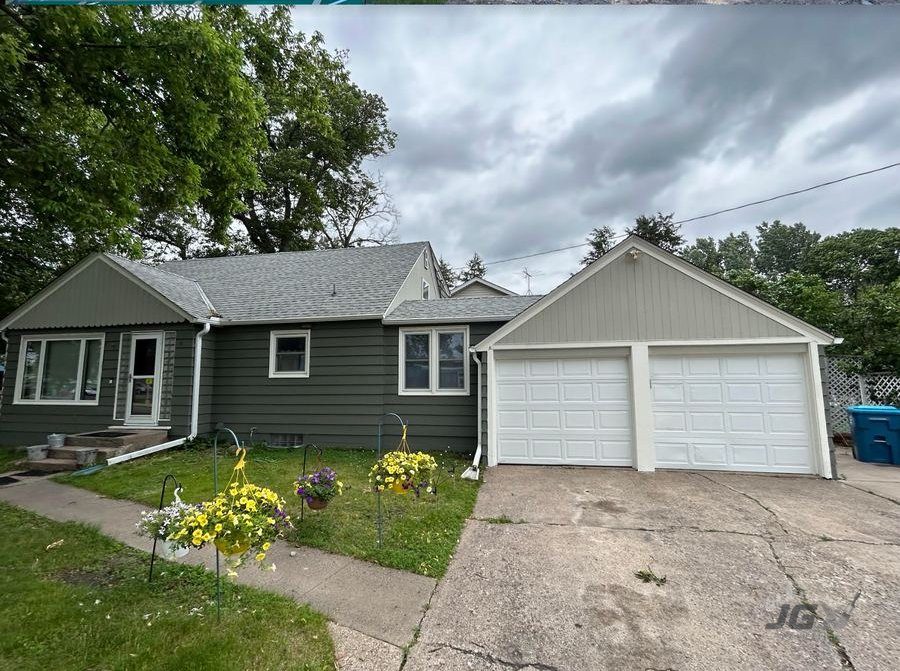 Siding painting, sage green finish on ranch home